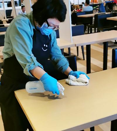 In the restaurants, tables are frequently cleaned.